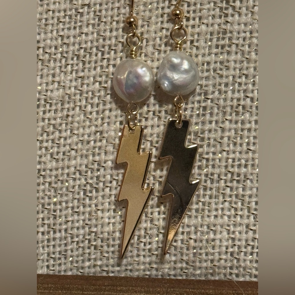 Pearl and Gold earrings